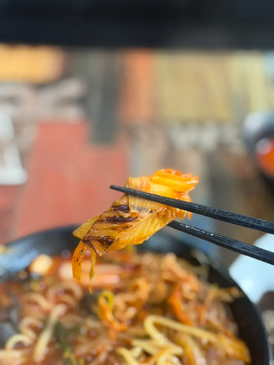 Large chunks of meat in the jjamppong