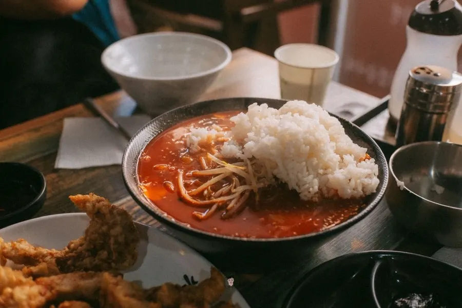 바삭하게 구워진 군만두 단면