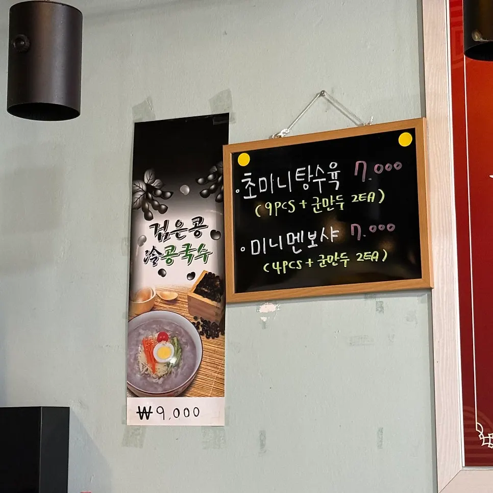 편안한 분위기의 매장 홀 전경