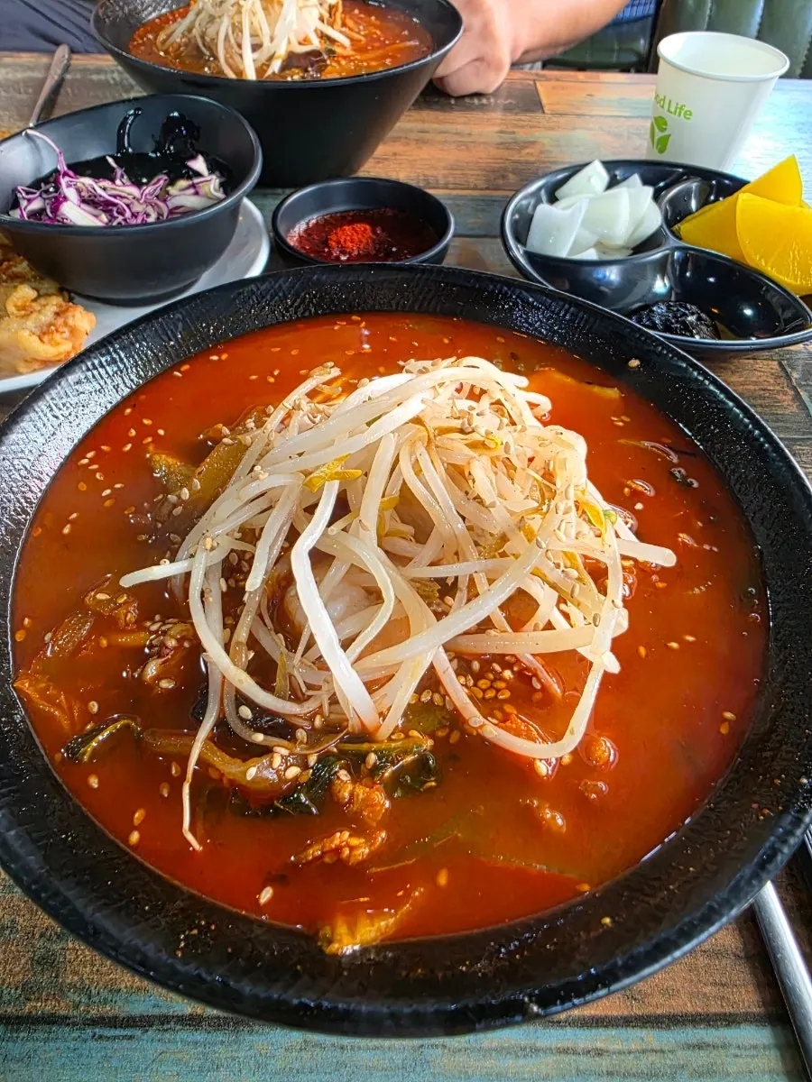 짬뽕 국물과 야채, 면