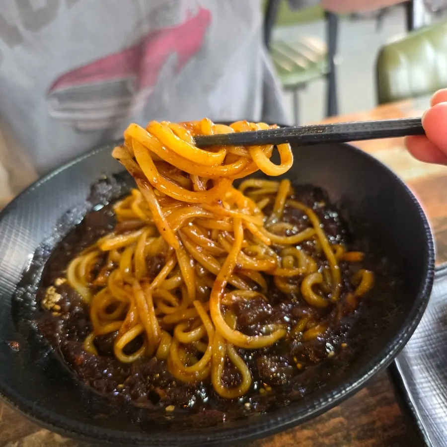 Ulzzajang noodles tossed in sauce