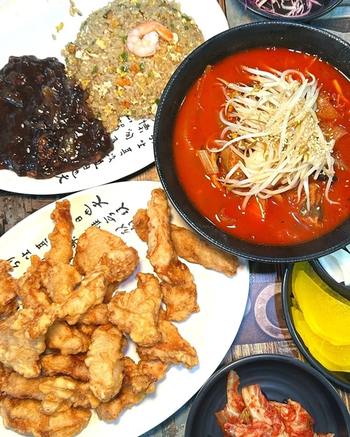 A full spread of jjamppong and tangsuyuk at Gyodong Jjamppong Yongjeong Branch