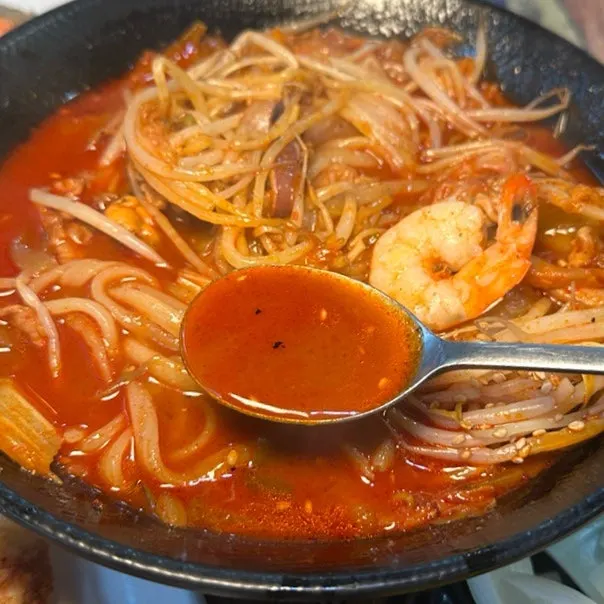Jjamppong broth with seafood ingredients