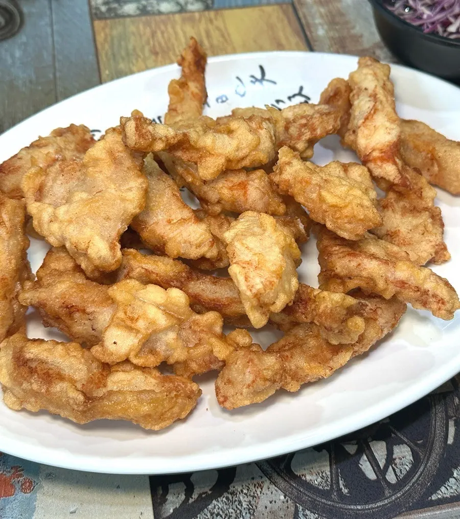 A plate of mini glutinous tangsuyuk at Gyodong Jjamppong Yongjeong Branch