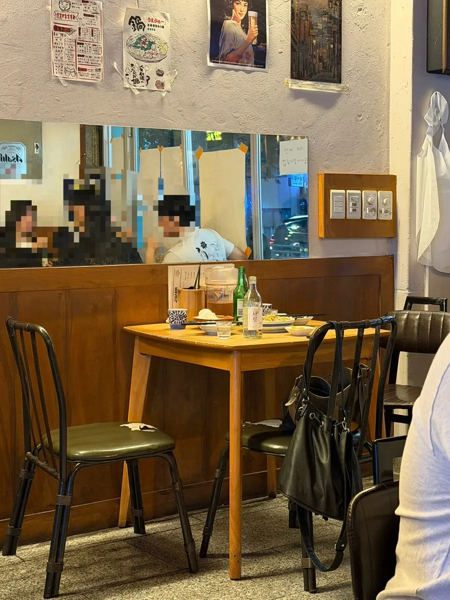 Izakaya-style props on the interior walls of Gyodong Nakwon
