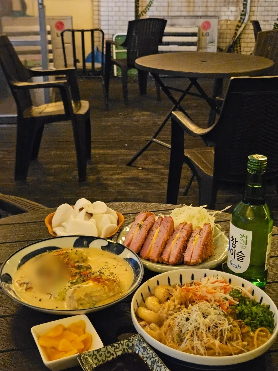 Cross-section of the katsu showing cheese and ham