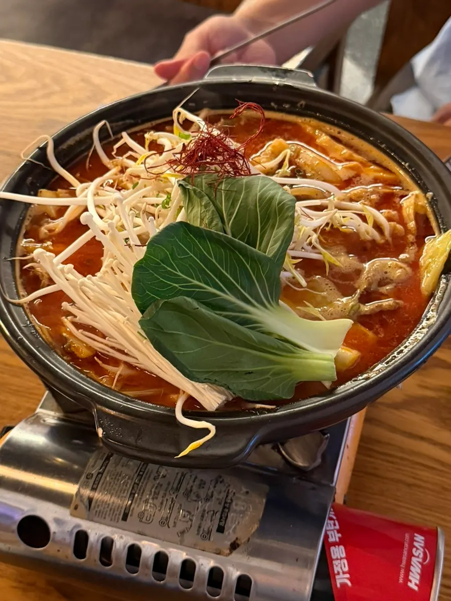 교동 낙원 오사카차돌짬뽕탕 냄비