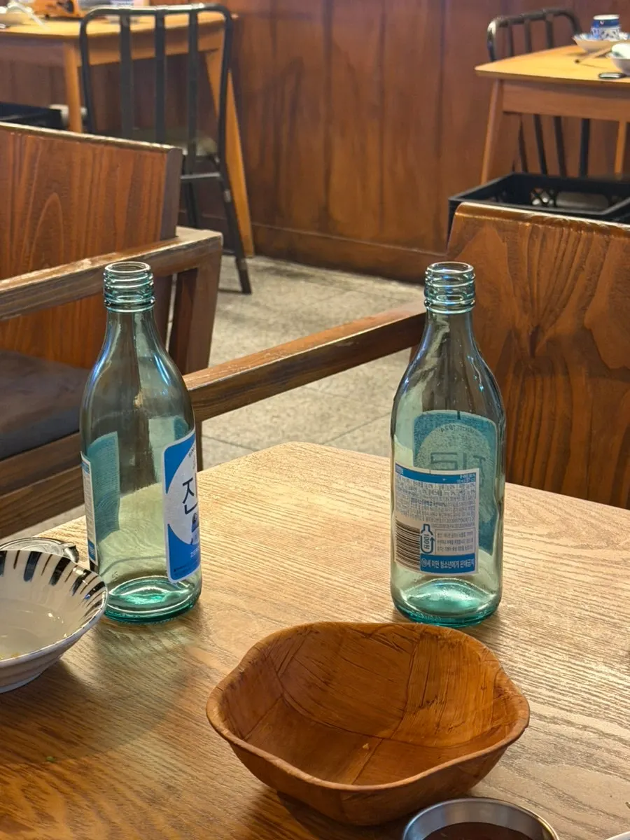 소주잔과 함께한 교동 낙원 술자리