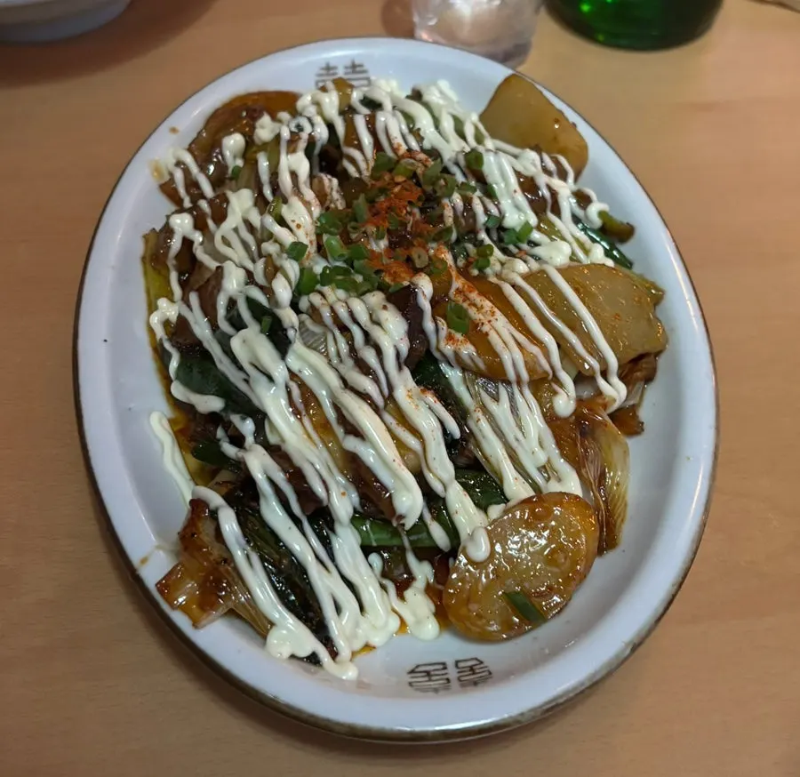 Shrimp chips served as a complimentary snack