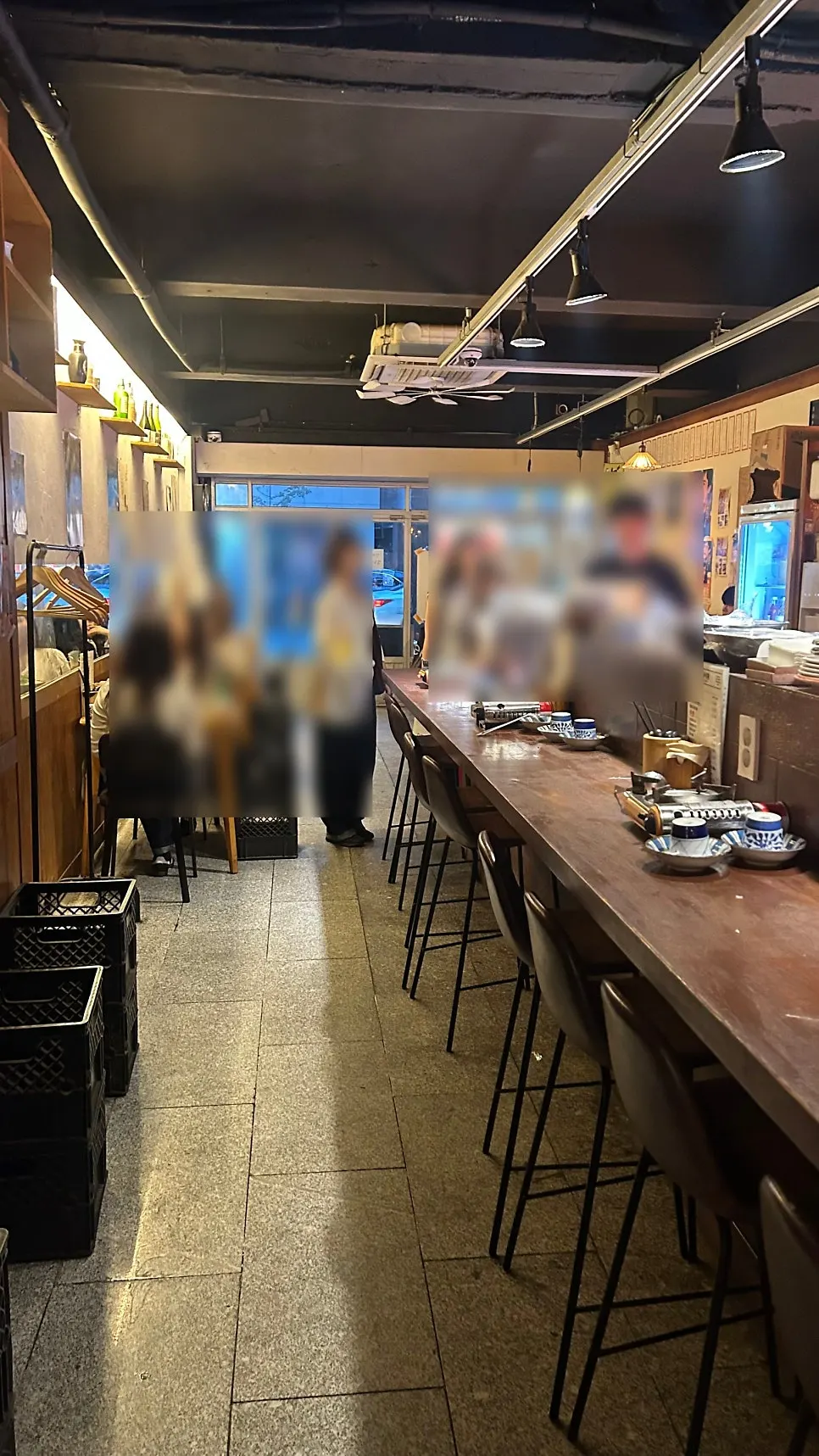 The waiting list area at the entrance of Gyodong Nakwon