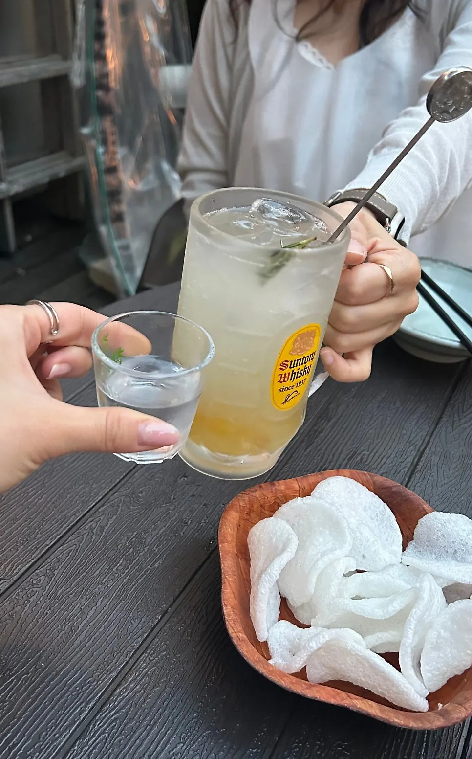 A non-alcoholic yuzu highball and a glass of Saero