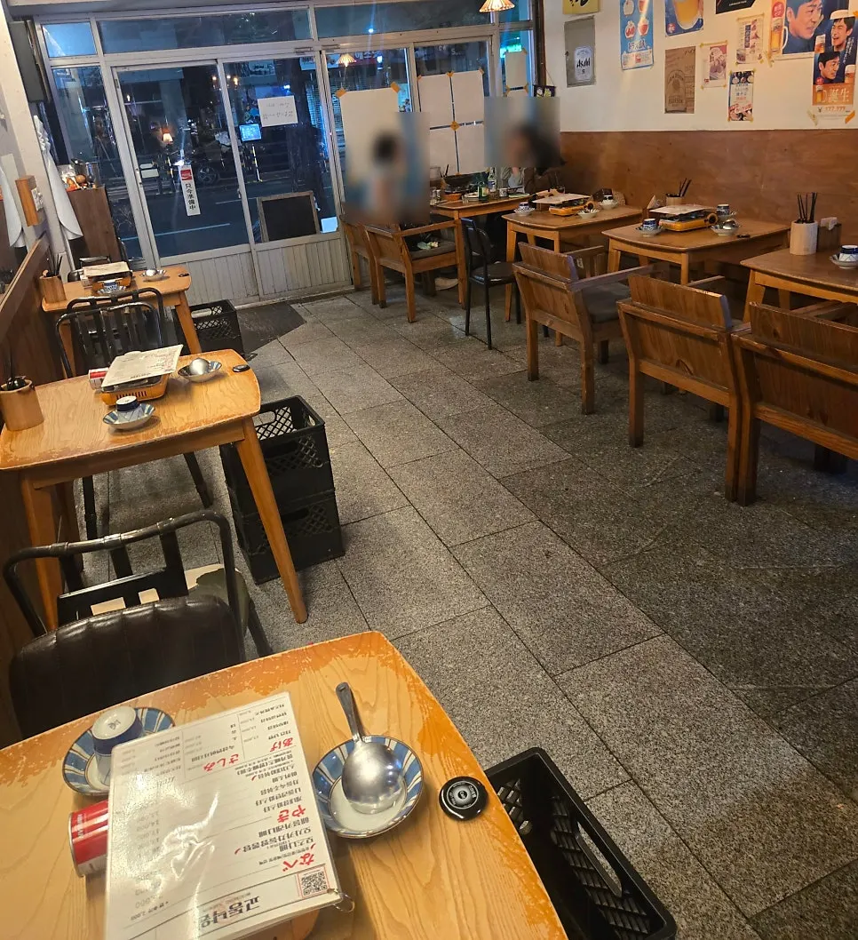 Interior of Gyodong Nakwon decorated with wood-toned furniture
