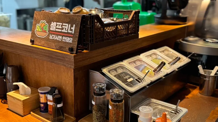 Self-serve side dish corner at Gyeoretsu Ramen