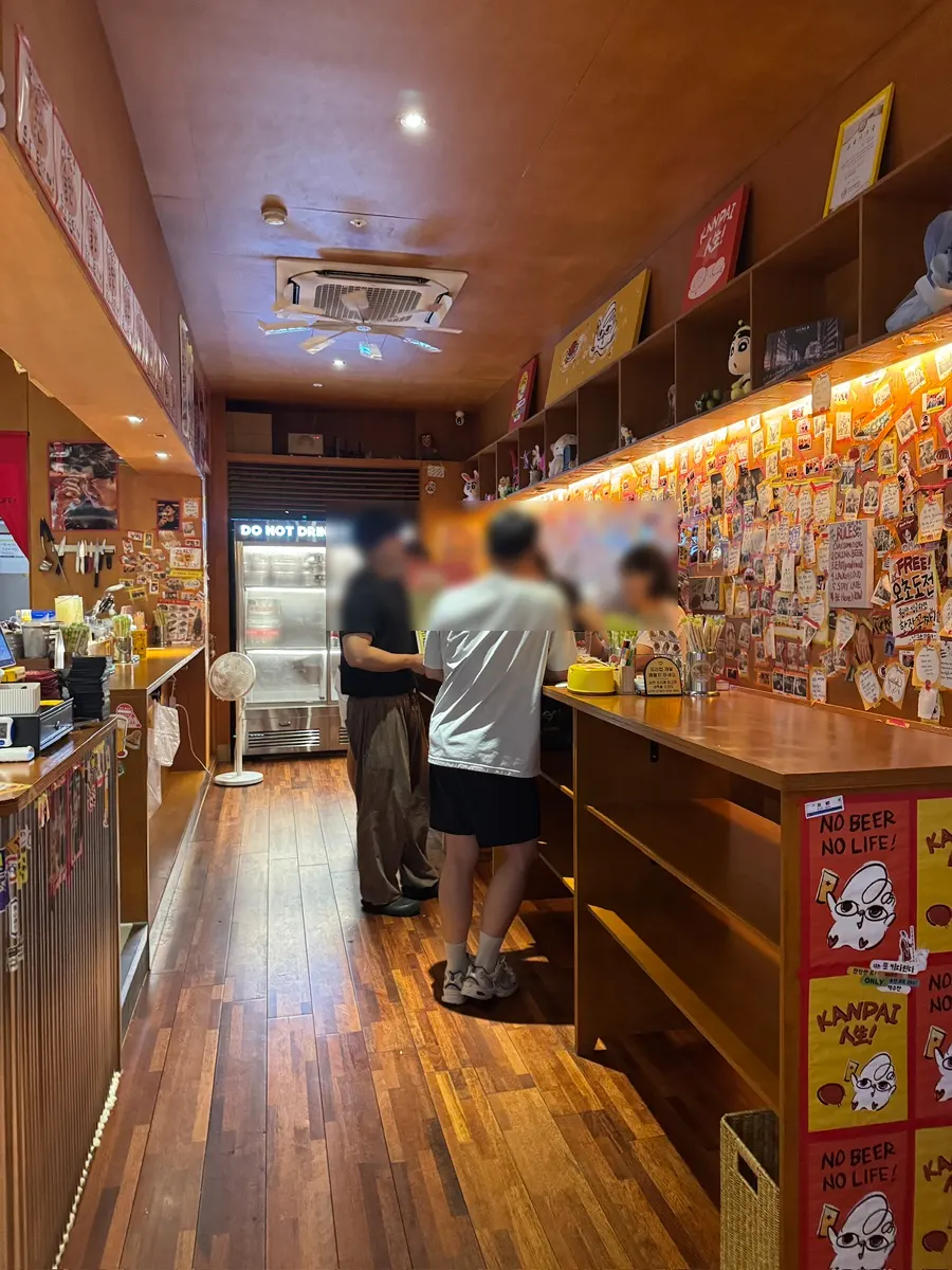 Neatly arranged interior of Ganppa Maekju