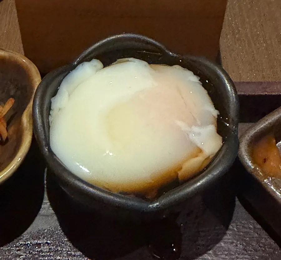 육수를 부어 완성한 오차즈케 스타일 솥밥