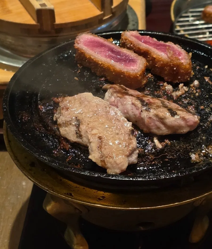 와사비 올린 규카츠 한 점