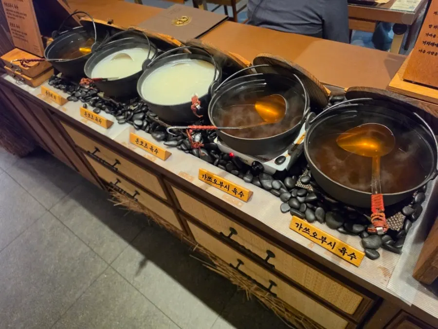 둥굴레차·가쓰오부시·돈코츠 3종 육수 셀프바