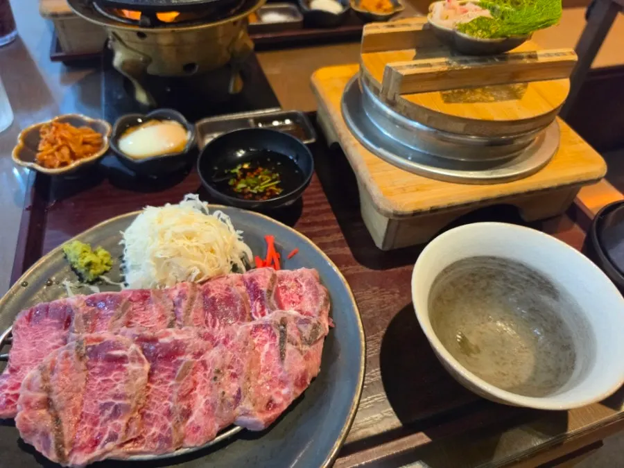 훈연 야끼니꾸 정식 상차림과 솥밥