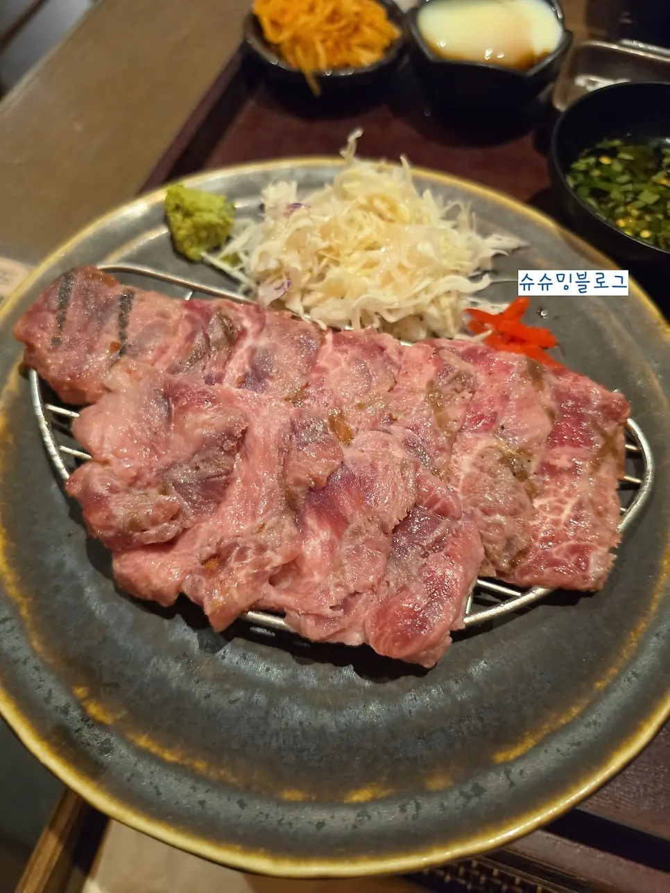 채끝살 규카츠 단면 클로즈업