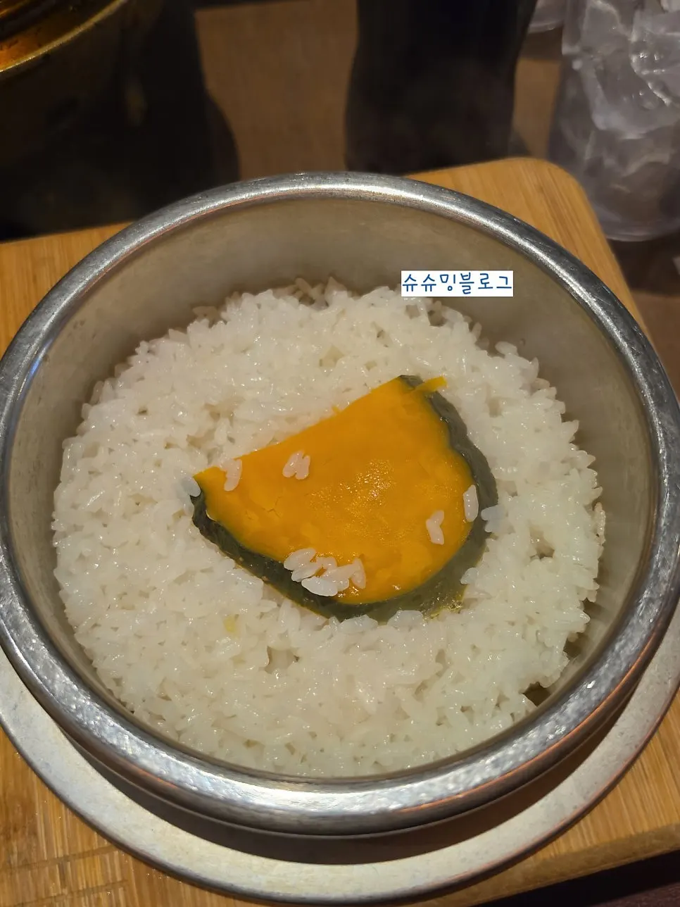 밥 위에 올린 감태명란