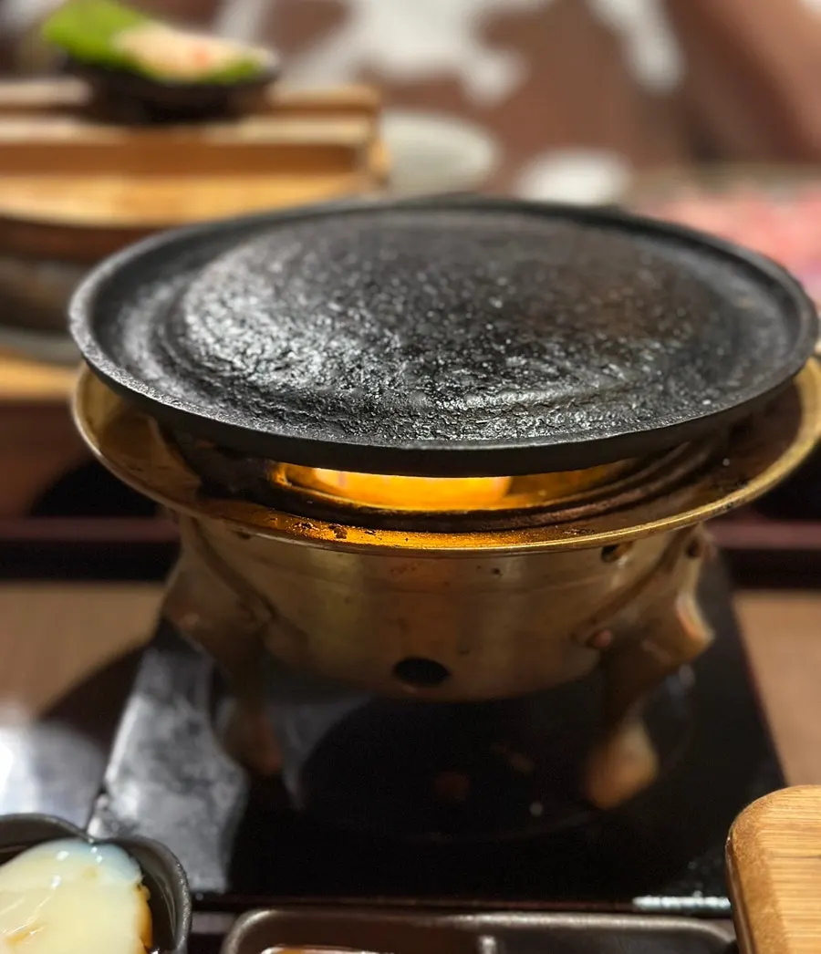 釜飯の上に乗せられたカムテ明太子