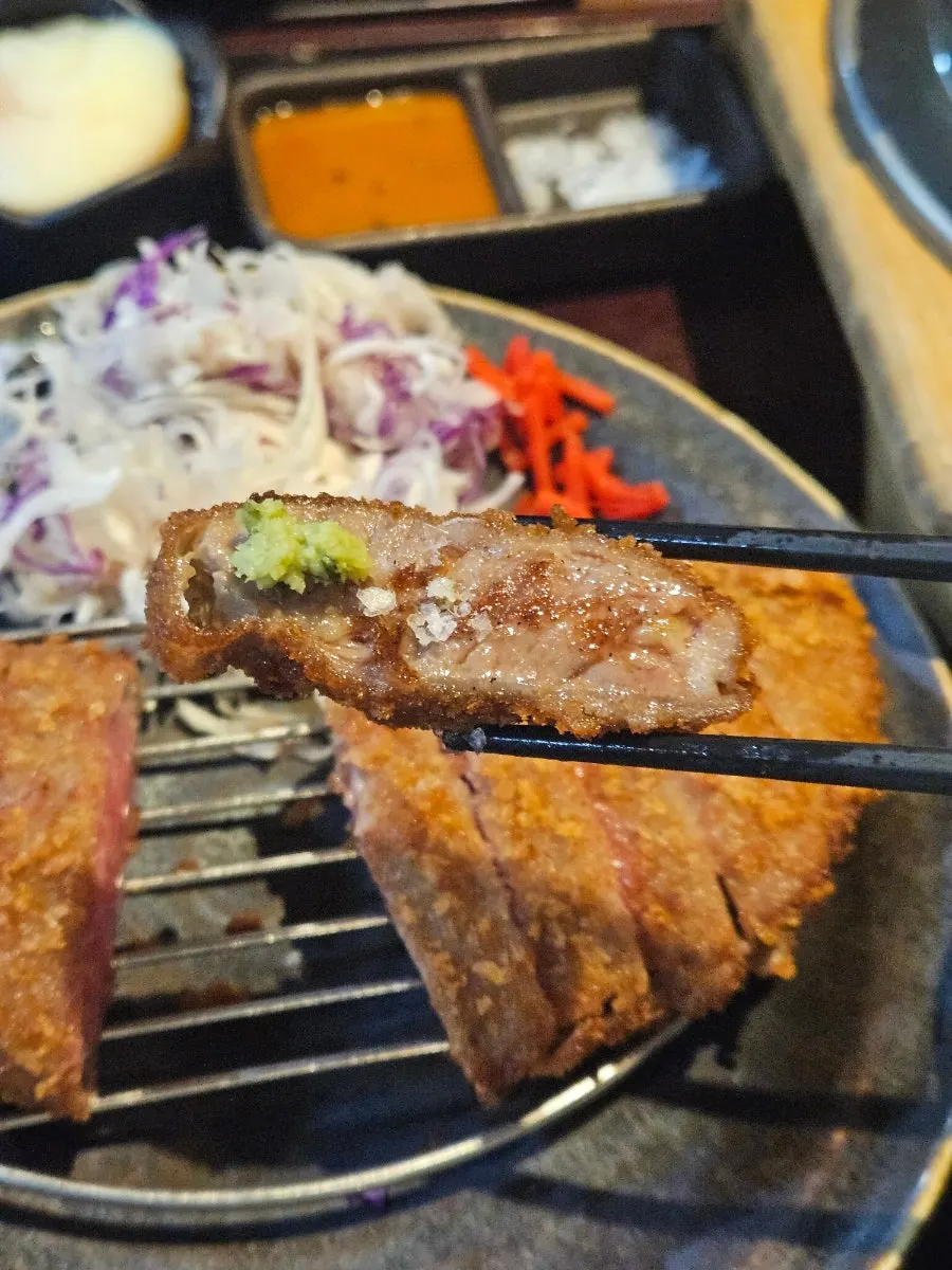 수제 명이 와사비를 곁들인 규카츠