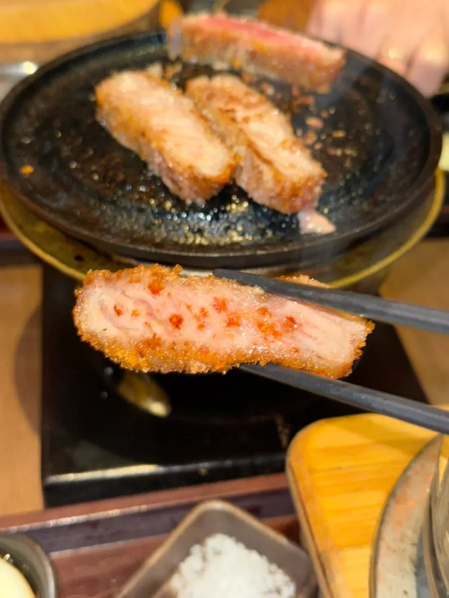 노릇하게 구워지는 규카츠