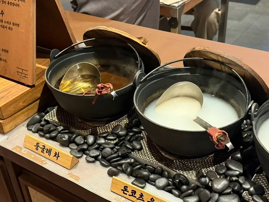 감태명란을 올린 솥밥 한 입