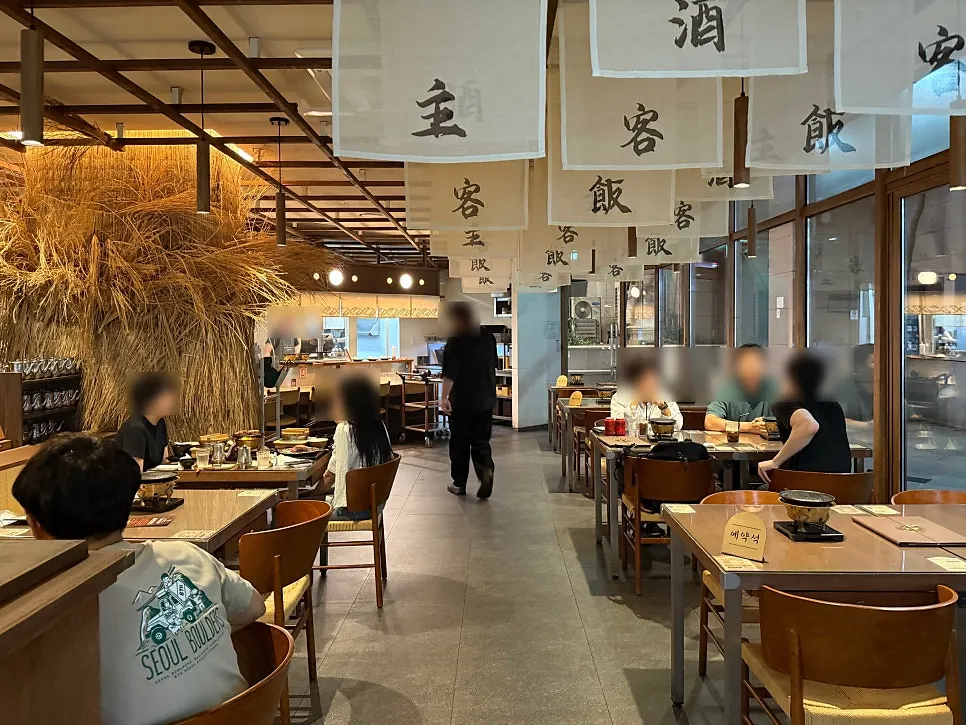 규도 마포공덕 본점 내부 좌석