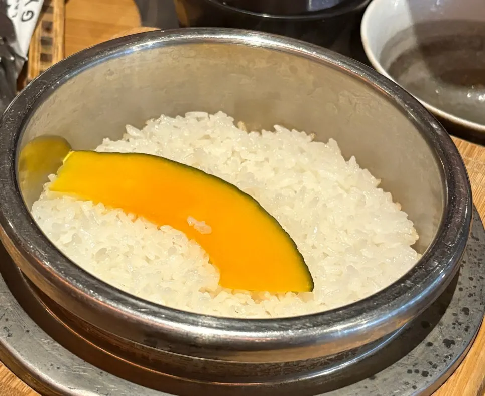 Pot rice mixed with egg sauce