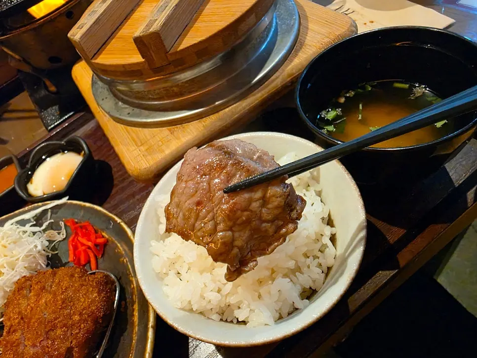 Gyukatsu and yakiniku sets at ₩22,000 with Jeju cheonggyul cold soba at Gyudo near Mapo Station