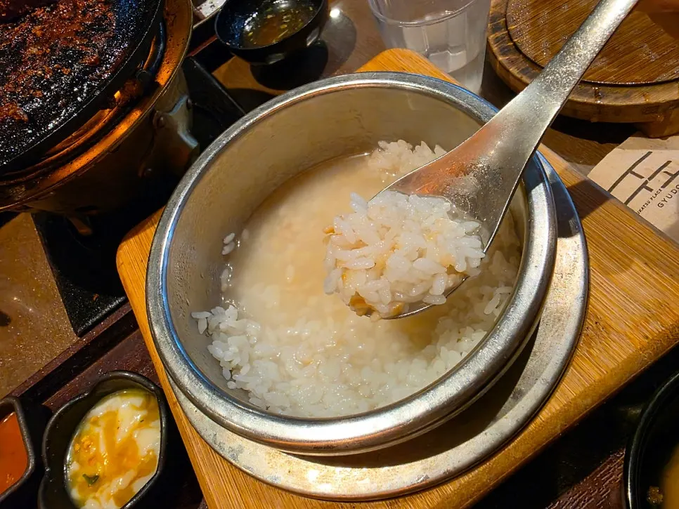 Ochazuke-style sungnyung made with tonkotsu broth