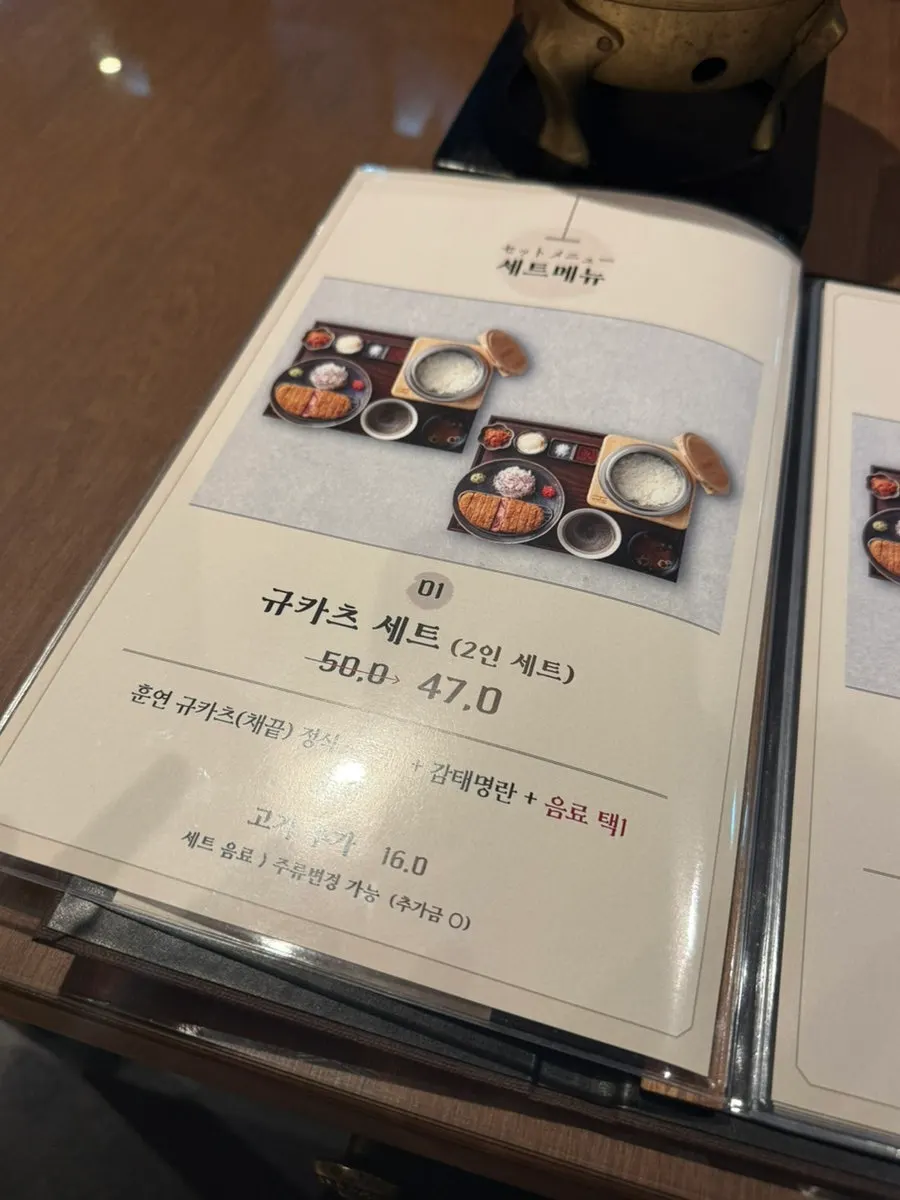 규도 한쪽 벽면의 외투 보관함