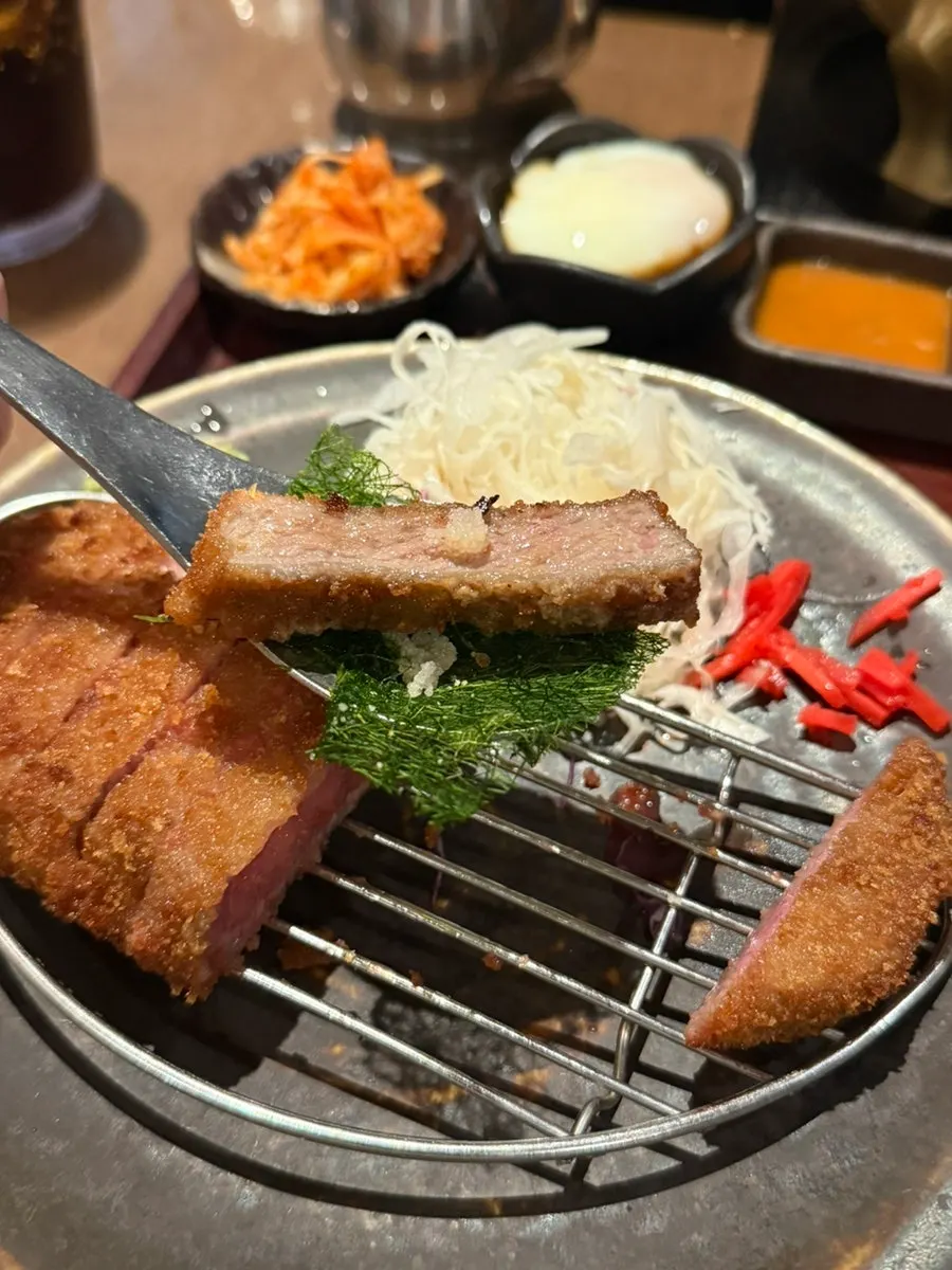 규카츠에 감태와 명란을 올린 모습
