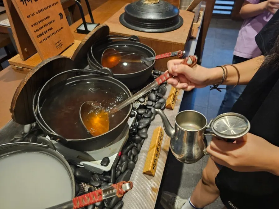 Gyudo's pot rice with broth poured in