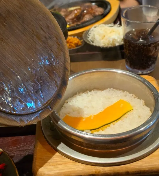 Fluffy pot rice made with Sindongjin rice