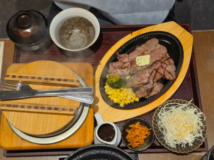 Gyudo's steak set served with sauce