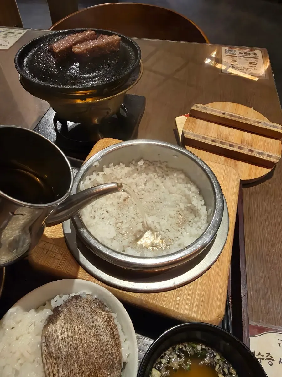 감태명란을 곁들인 규카츠 한 점