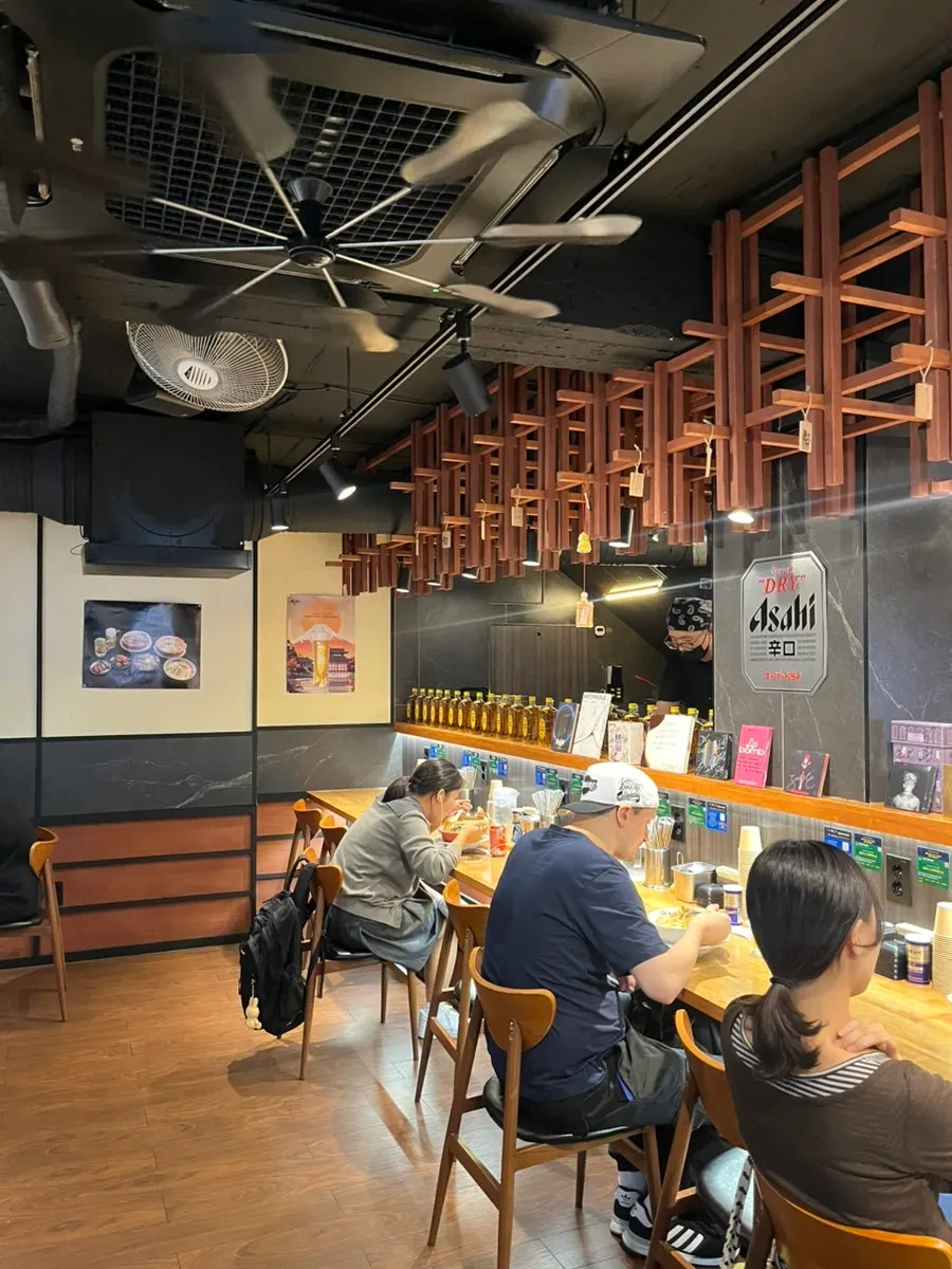 1st floor dining hall inside Mentsuru City Hall Branch