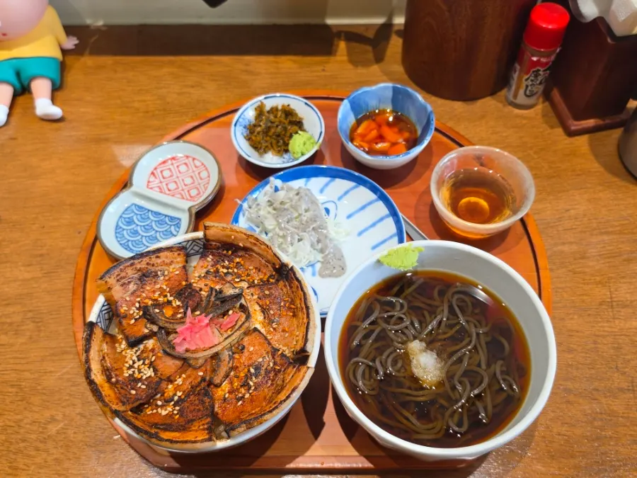 식사를 마친 규동집 아주대점 테이블