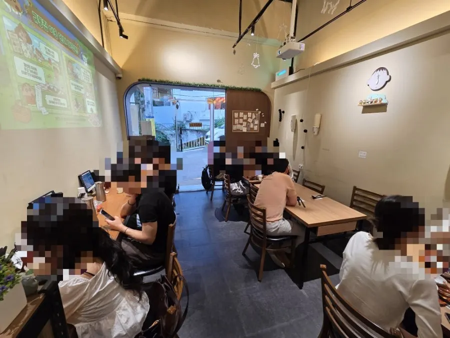 Cozy interior of Gyudongjip Ajou University Branch