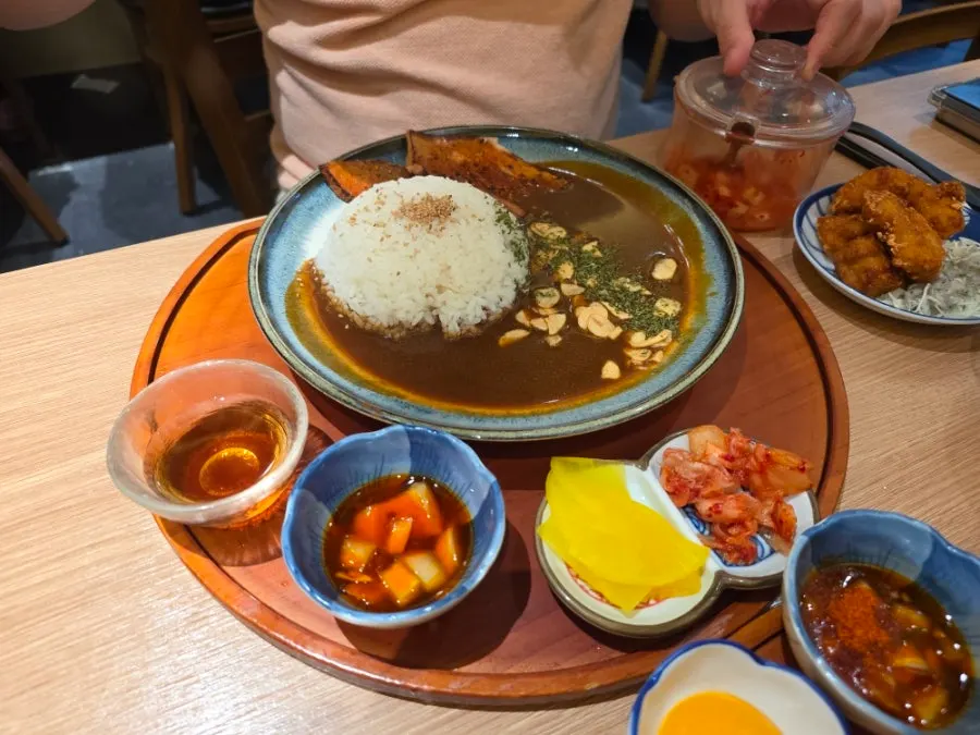 Cross-section of the croquette with side dishes
