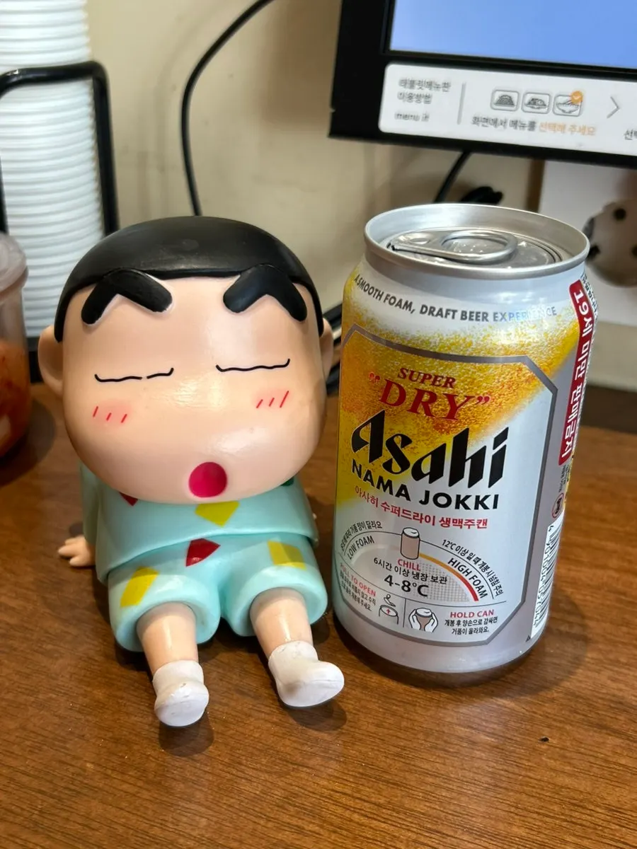 차슈동과 함께 놓인 아사히 맥주