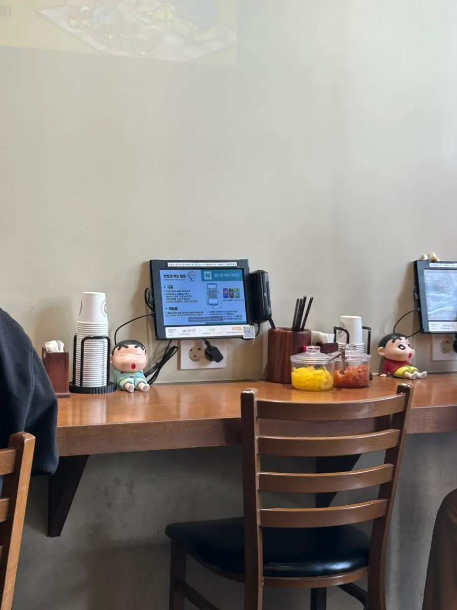 혼밥과 데이트 모두 가능한 다찌석