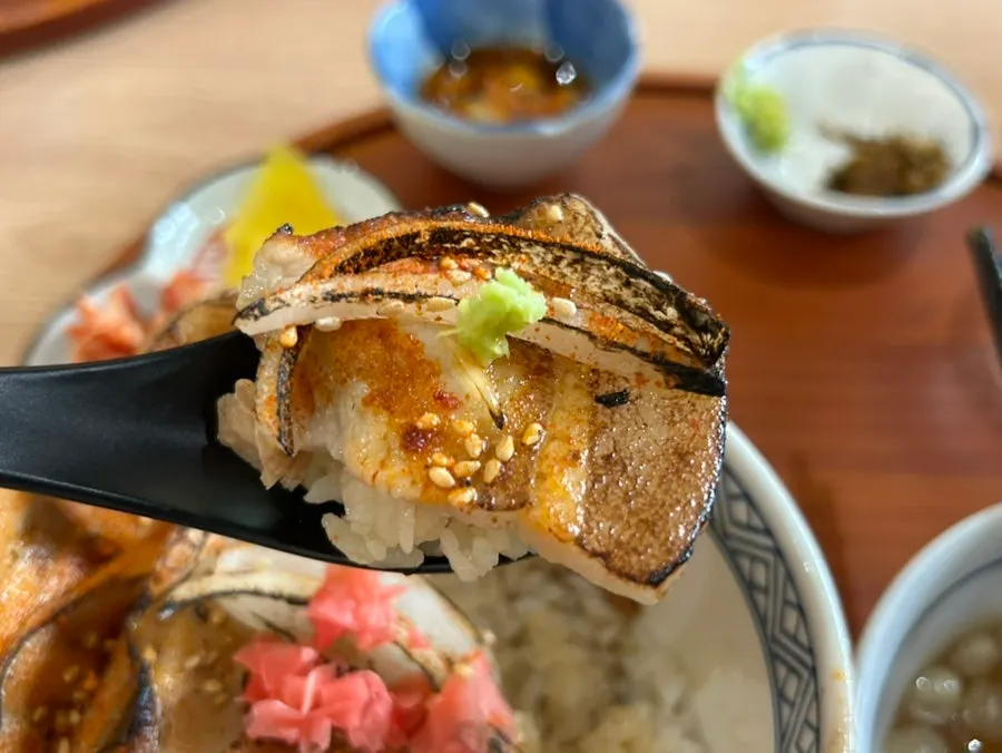 와사비를 올린 차슈동
