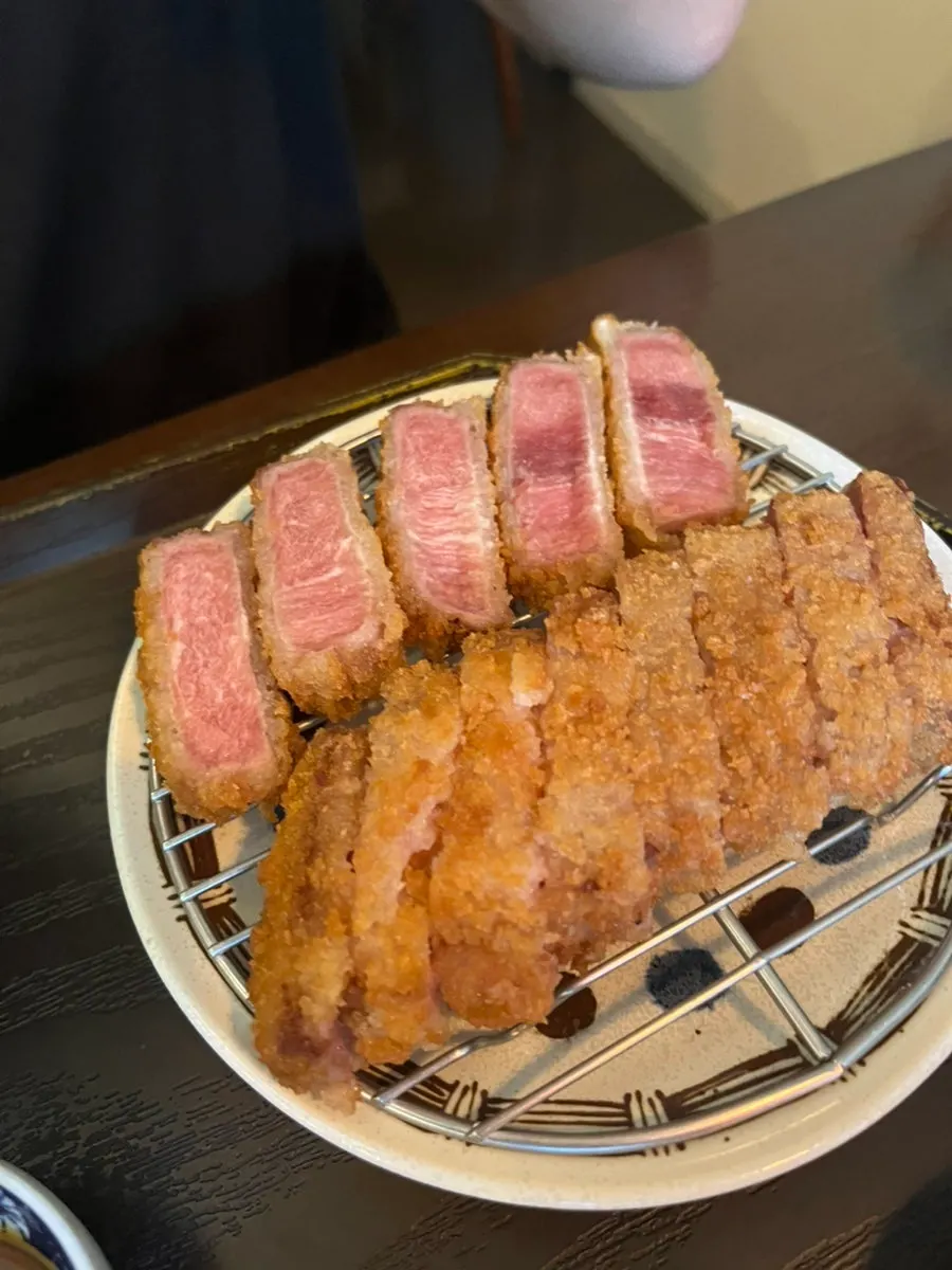 마블링이 보이는 규카츠 단면