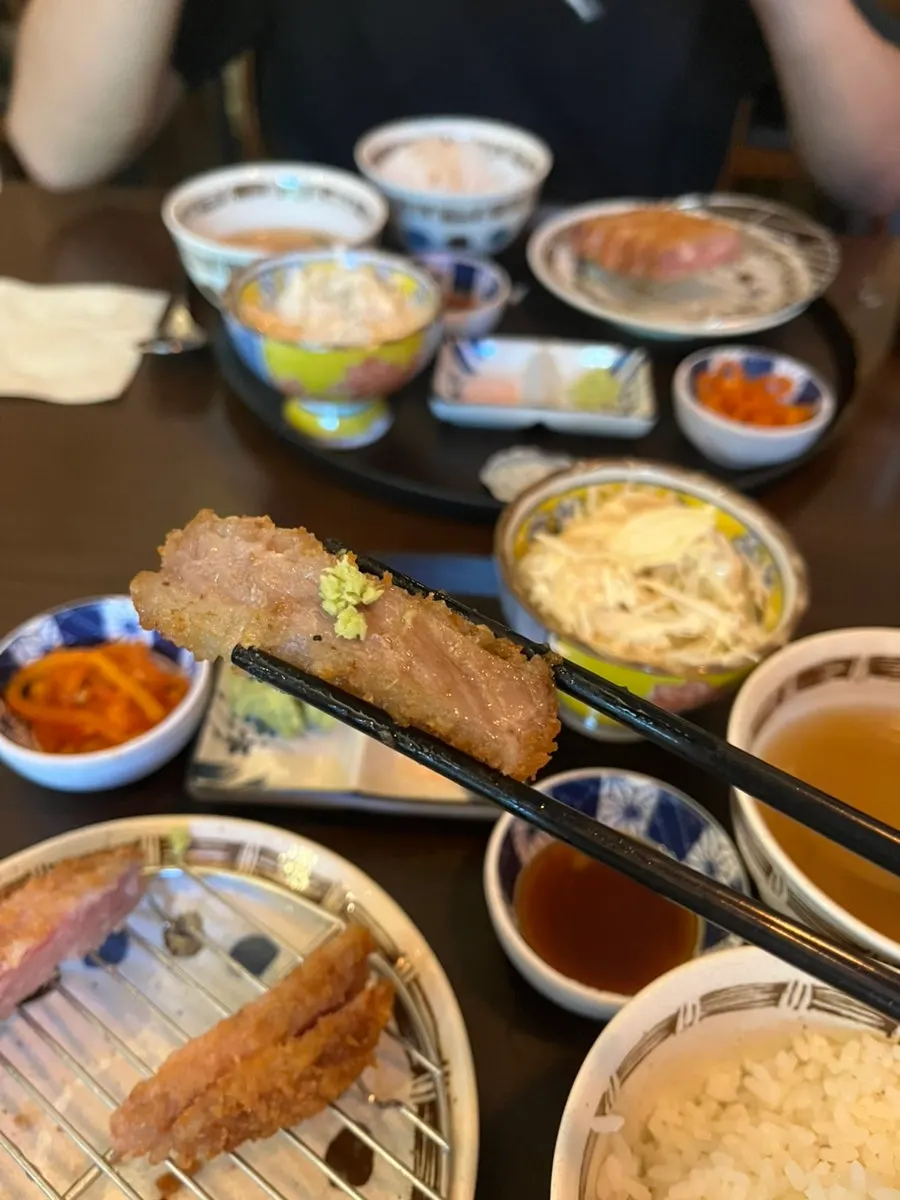 와사비 올린 규카츠 한 점