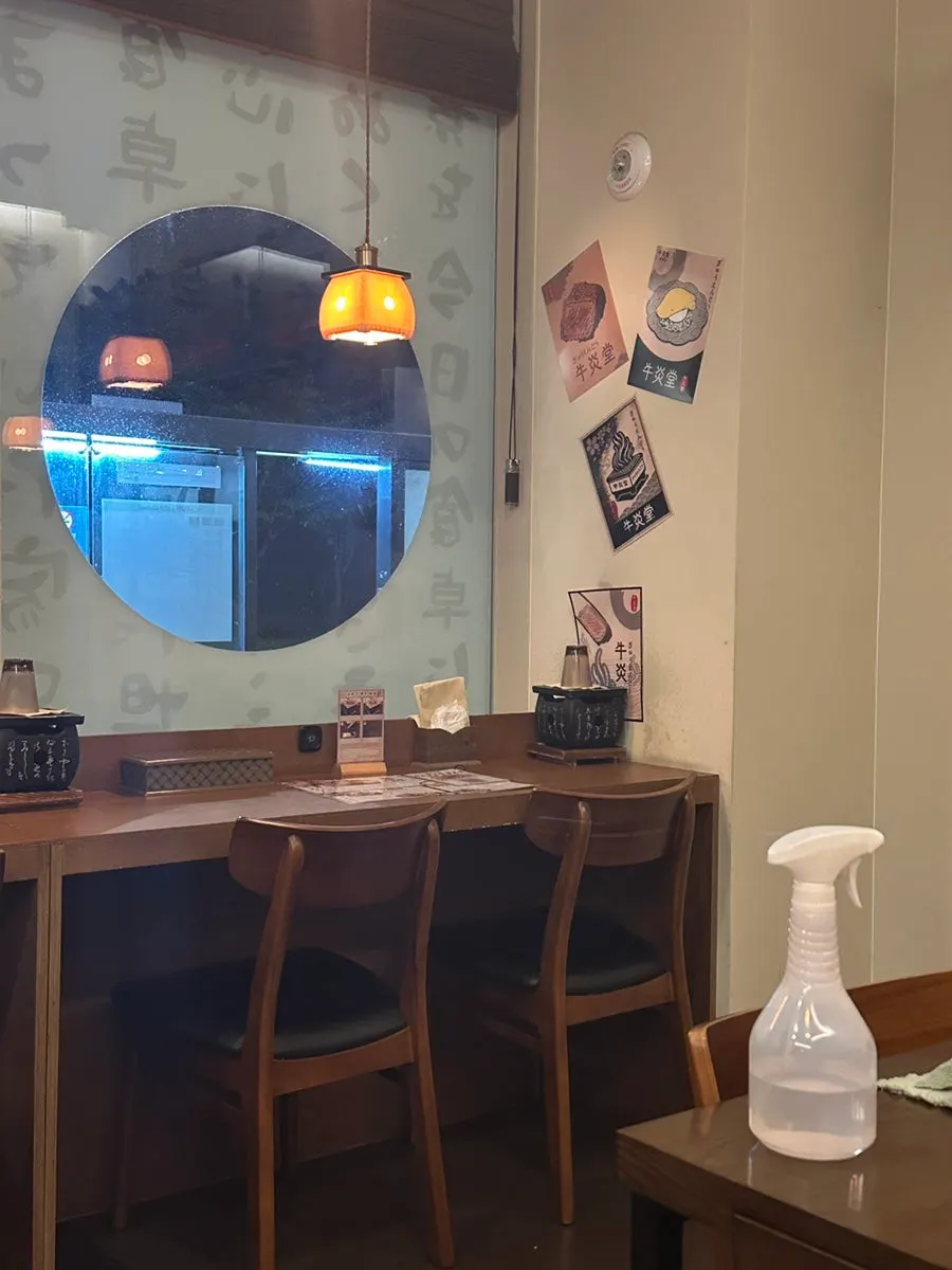 규엔당 광교점 창가 쪽 2인석