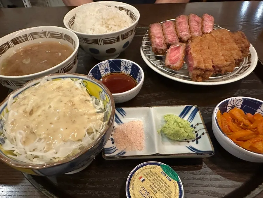 테이블 화로에 올린 채끝 규카츠