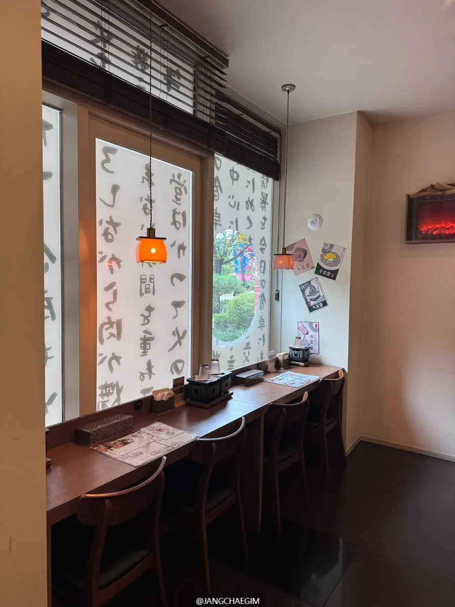 규엔당 광교점 창가 혼밥석